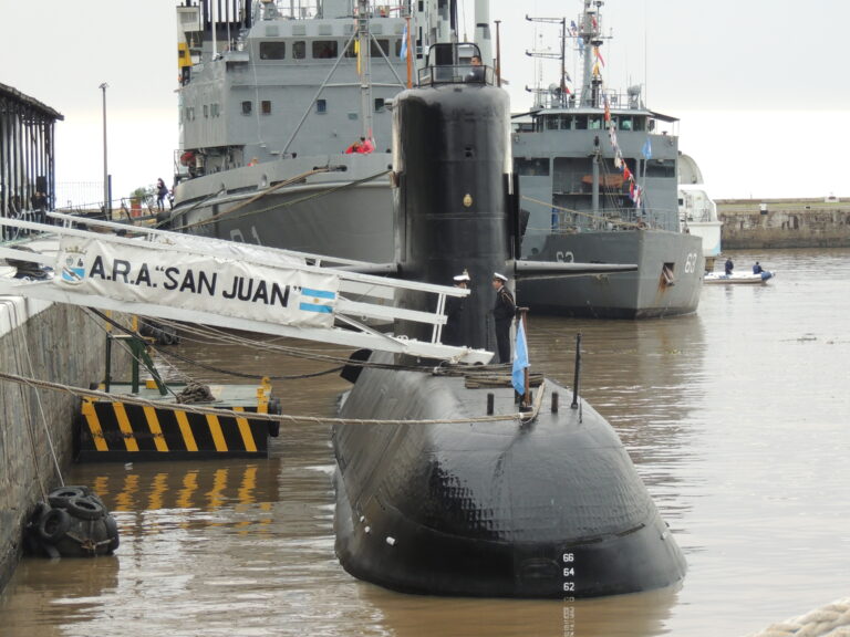 Submarino_ARA_San_Juan_(33866567363)